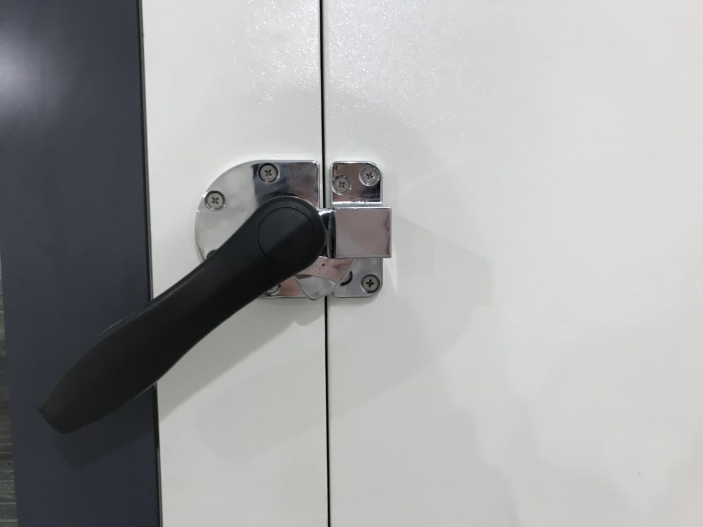 高溫試驗箱門鎖