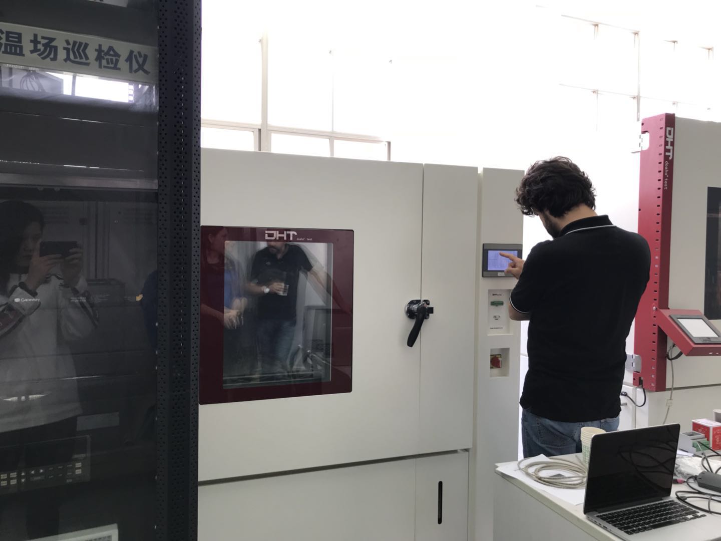 高低溫濕熱試驗箱